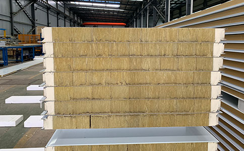聚氨酯封邊巖棉橫裝夾芯板加工在建筑領域中的良好發(fā)揮！