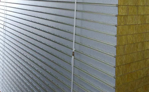 你知道聚氨酯雙封邊巖棉夾芯板的優(yōu)勢(shì)嗎？